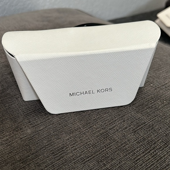 Michael Kors ISLAND TROPICS MK2034 Sunglasses 32034X-55 - Black Frame, Fuschia - Picture 4 of 6